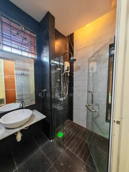Cluster House for Sale in Taman Adda Heights (Tebrau) - Kok Hui - Bathroom - PropertyGuru.com.my