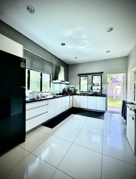 3-storey Terraced House for Sale in Bandar Bayan Bahru (Bayan Lepas) - Ooi Chee Khoon - Kitchen - PropertyGuru.com.my