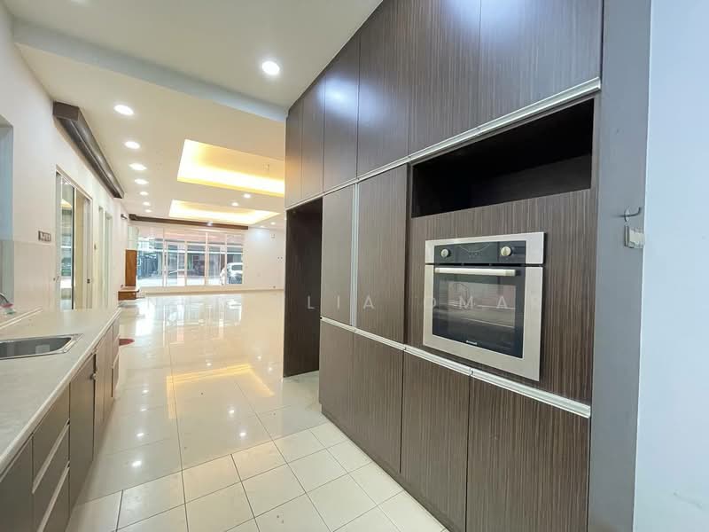 Rumah Banglo untuk Dijual di Kota Kemuning (Shah Alam) - Nur Alia Omar - Kitchen - PropertyGuru.com.my