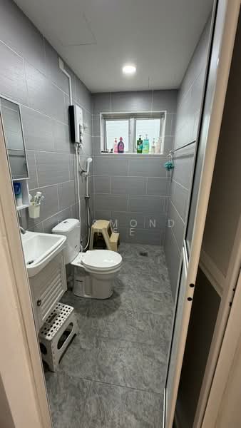 Pangsapuri untuk Dijual di Desa Skudai Apartment - Desmond Lee - Bathroom - PropertyGuru.com.my