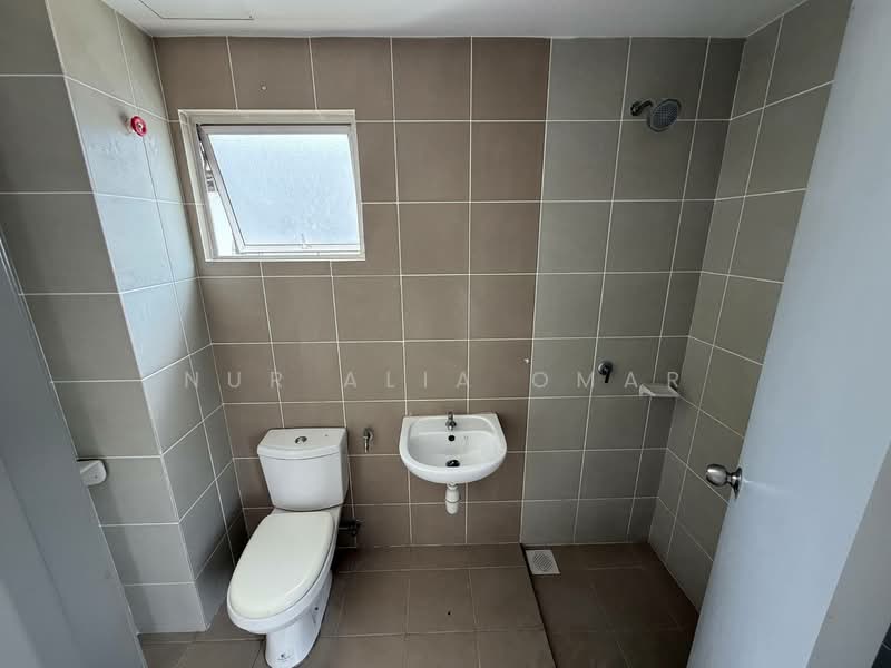 Servis Apartment untuk Dijual di Renai Jelutong - Nur Alia Omar - Bathroom - PropertyGuru.com.my