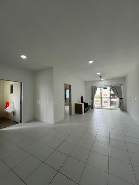 Kondominium untuk Disewa di Residensi Sateria - Nyco Lim - Living Room - PropertyGuru.com.my