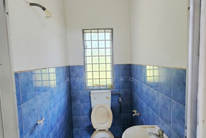 Shop for Rent in Chemor (Perak) - Qazin Khoo - Bathroom - PropertyGuru.com.my