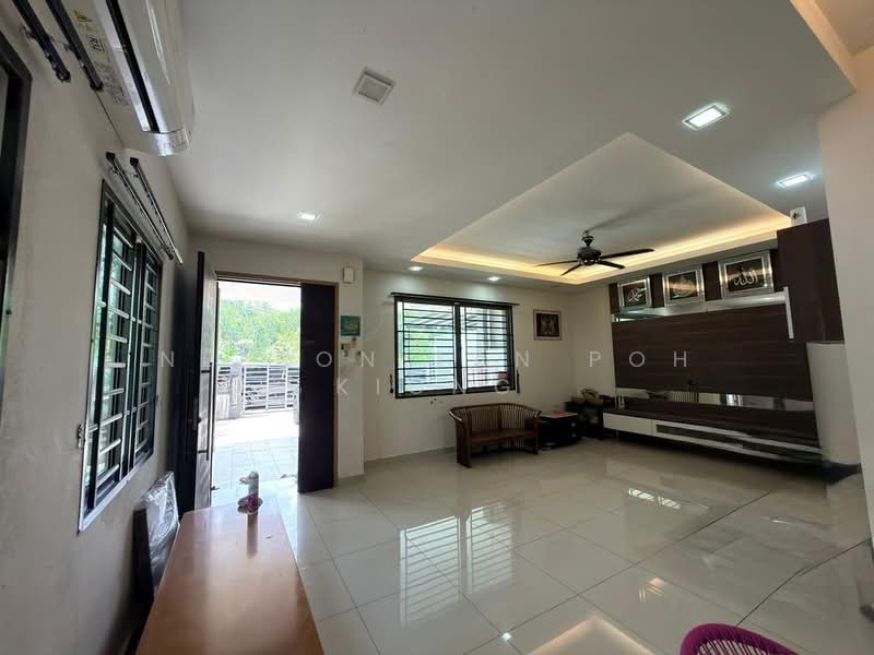 2-storey Terraced House for Sale in Taman Seri Austin (Tebrau) - Nelson Tan Poh Kiong - Living Room - PropertyGuru.com.my