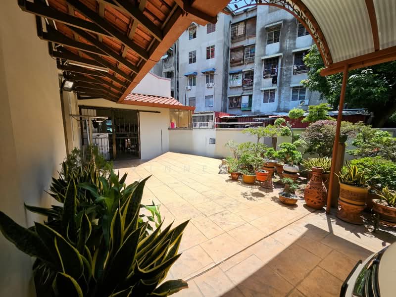 1.5-storey Terraced House for Sale in Taman Iping (Batu Maung) - Xinnee . - Exterior - PropertyGuru.com.my