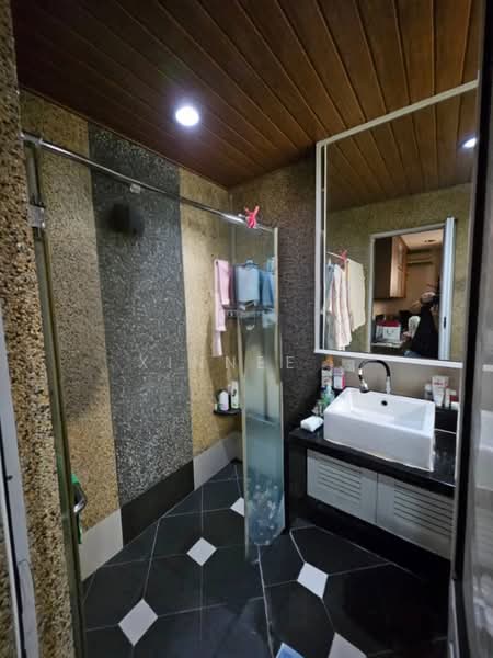 1.5-storey Terraced House for Sale in Taman Iping (Batu Maung) - Xinnee . - Bathroom - PropertyGuru.com.my