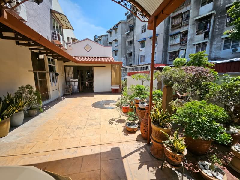 1.5-storey Terraced House for Sale in Taman Iping (Batu Maung) - Xinnee . - Exterior - PropertyGuru.com.my