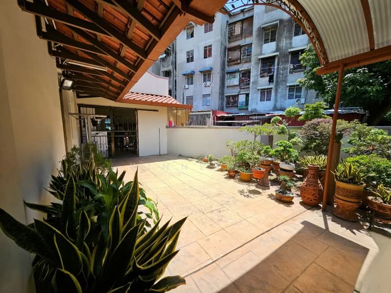 1.5-storey Terraced House for Sale in Taman Iping (Batu Maung) - Xinnee . - Exterior - PropertyGuru.com.my