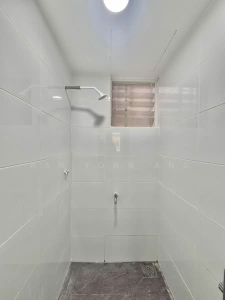 Rumah Flat untuk Dijual di Taman Pulai Utama - Han Yong Ang - Bathroom - PropertyGuru.com.my