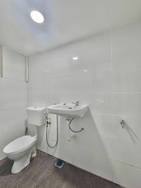 Rumah Flat untuk Dijual di Taman Pulai Utama - Han Yong Ang - Bathroom - PropertyGuru.com.my