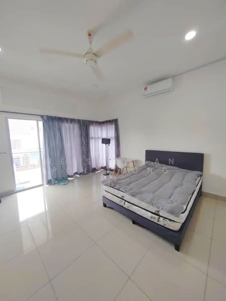 Cluster House for Sale in Nusantara Prima (Gelang Patah) - Nelson Tan Poh Kiong - Bedroom - PropertyGuru.com.my