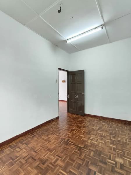 Semi-Detached House for Sale in Taman Bukit Kempas (Tampoi) - Han Yong Ang - Interior - PropertyGuru.com.my