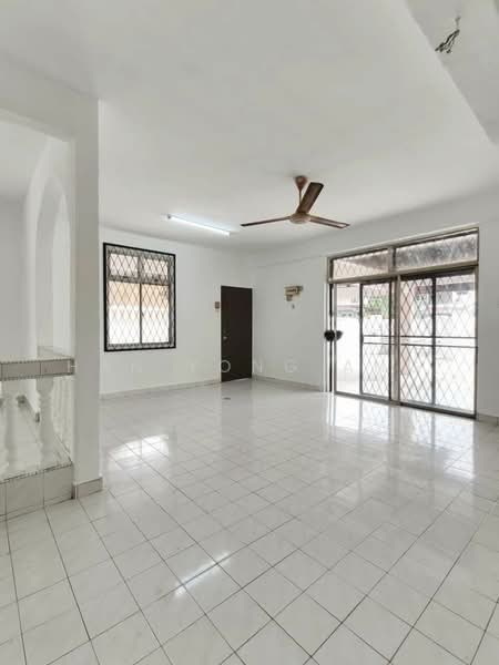 Semi-Detached House for Sale in Taman Bukit Kempas (Tampoi) - Han Yong Ang - Living Room - PropertyGuru.com.my