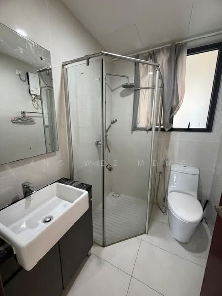 Condominium for Rent at Royal Strand @ Country Garden Danga Bay - Ang Wee Meng - Bathroom - PropertyGuru.com.my