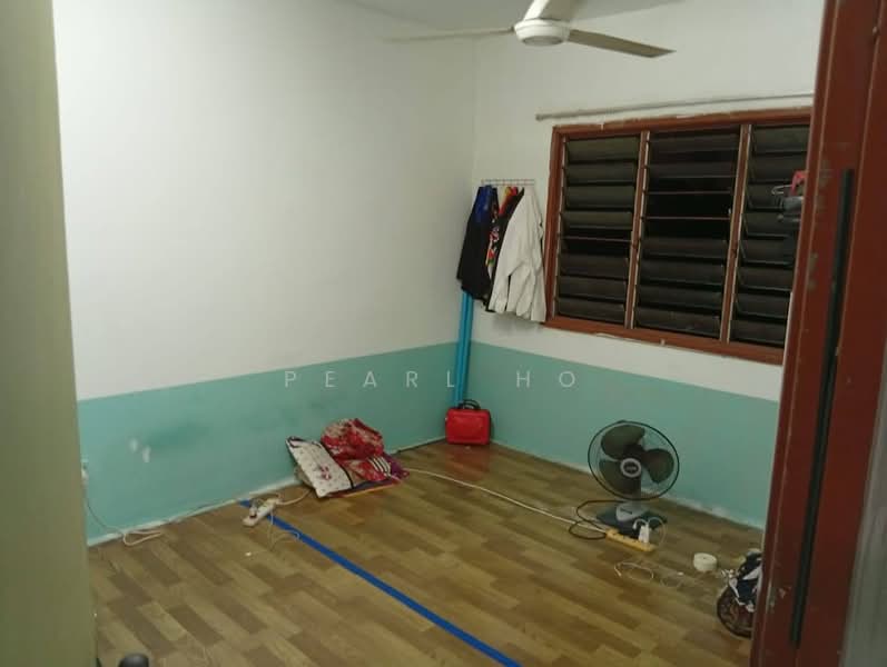 Pangsapuri untuk Dijual di Enggang Apartment - Pearl Ho - Bedroom - PropertyGuru.com.my