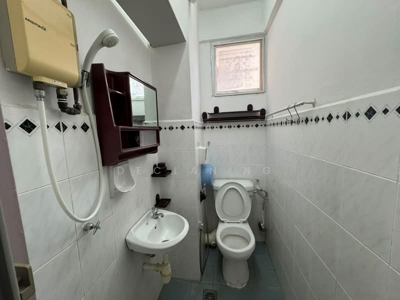 Kondominium untuk Disewa di Azuria Condominium - Declan Ng - Bathroom - PropertyGuru.com.my
