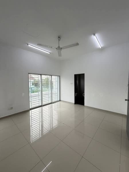 Cluster House for Sale in Nusantara Prima (Gelang Patah) - Ferene Fong - Living Room - PropertyGuru.com.my