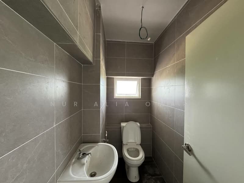Pejabat untuk Disewa di Shah Alam (Selangor) - Nur Alia Omar - Bathroom - PropertyGuru.com.my