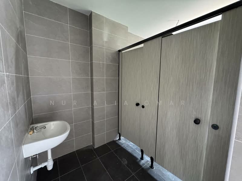 Pejabat untuk Disewa di Shah Alam (Selangor) - Nur Alia Omar - Bathroom - PropertyGuru.com.my