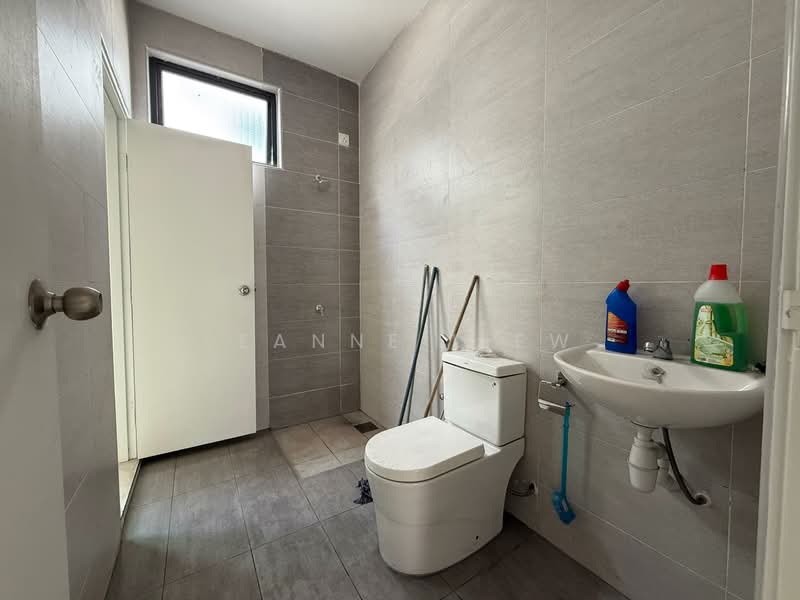 2-storey Terraced House for Sale in Taman Sutera (Johor Bahru) - Leanne Liew - Bathroom - PropertyGuru.com.my