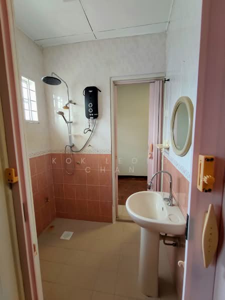 2-storey Terraced House for Rent in Usj 6 (Subang Jaya) - Kok Leong Chan - Bathroom - PropertyGuru.com.my