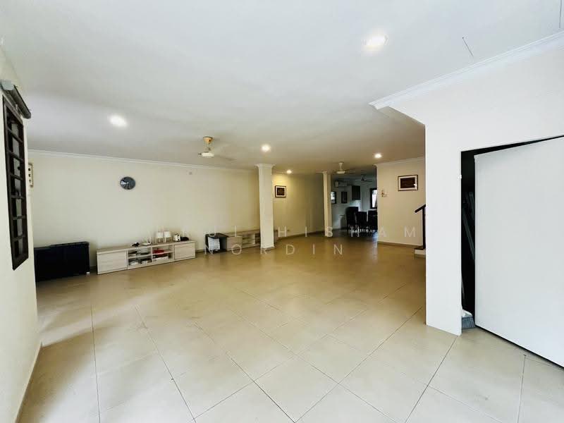 3-storey Terraced House for Sale in Mutiara Tropicana (Petaling Jaya) - Nurul Hisham Nordin - Living Room - PropertyGuru.com.my