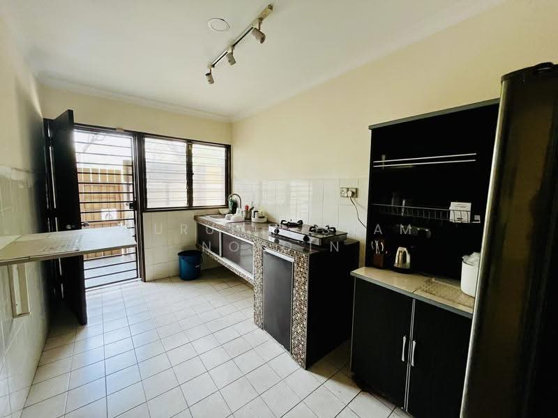 3-storey Terraced House for Sale in Mutiara Tropicana (Petaling Jaya) - Nurul Hisham Nordin - Kitchen - PropertyGuru.com.my