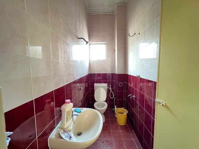 2-storey Terraced House for Sale in Shah Alam (Selangor) - Nur Alia Omar - Bathroom - PropertyGuru.com.my