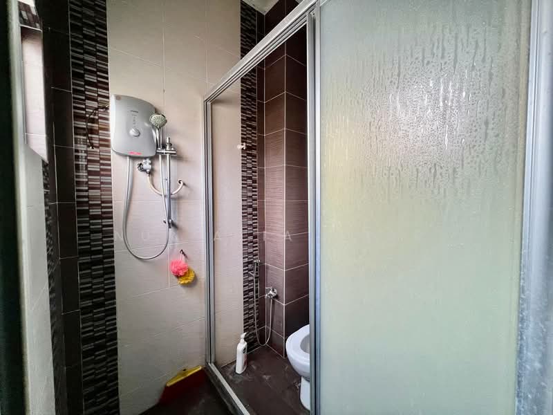 2-storey Terraced House for Sale in Shah Alam (Selangor) - Nur Alia Omar - Bathroom - PropertyGuru.com.my