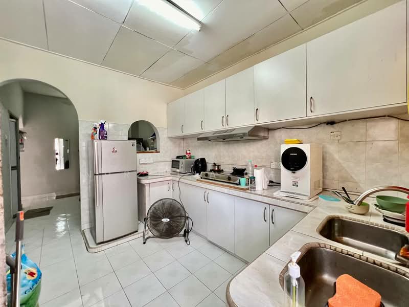 2-storey Terraced House for Sale in Shah Alam (Selangor) - Nur Alia Omar - Kitchen - PropertyGuru.com.my