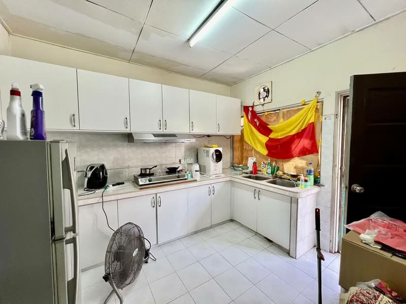 2-storey Terraced House for Sale in Shah Alam (Selangor) - Nur Alia Omar - Kitchen - PropertyGuru.com.my