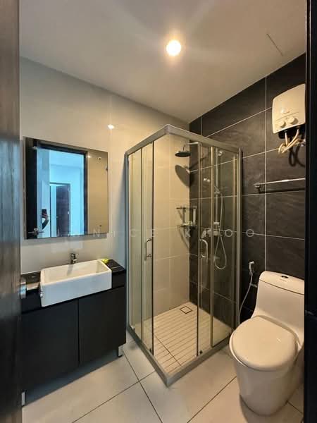 Condominium for Sale at Bay Point @ Country Garden Danga Bay - Janice Khoo - Bathroom - PropertyGuru.com.my