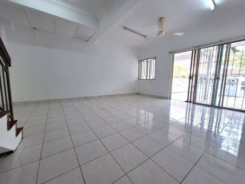 2-storey Terraced House for Sale in TAMAN PUCHONG UTAMA (Puchong) - Lily Siow - Living Room - PropertyGuru.com.my