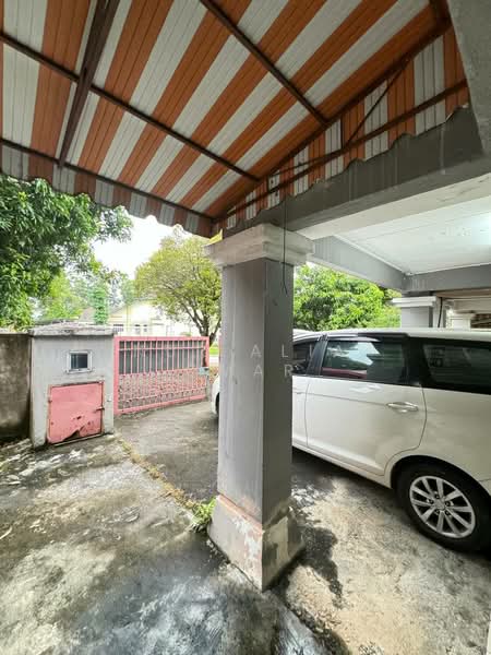 3-storey Terraced House for Sale in Kota Kemuning (Shah Alam) - Nur Alia Omar - Exterior - PropertyGuru.com.my
