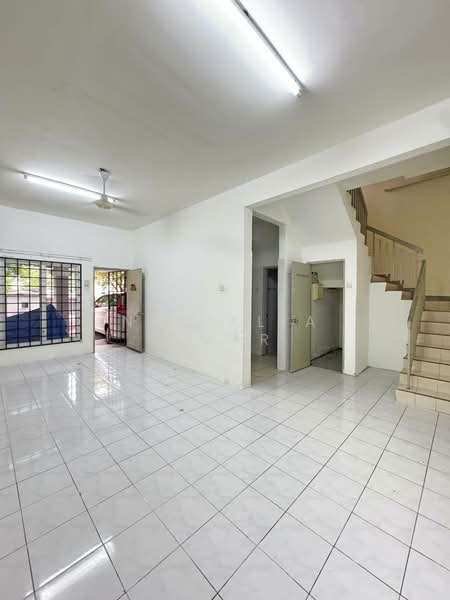 3-storey Terraced House for Sale in Kota Kemuning (Shah Alam) - Nur Alia Omar - Living Room - PropertyGuru.com.my