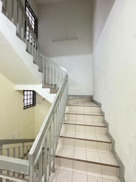 3-storey Terraced House for Sale in Kota Kemuning (Shah Alam) - Nur Alia Omar - Corridor - PropertyGuru.com.my