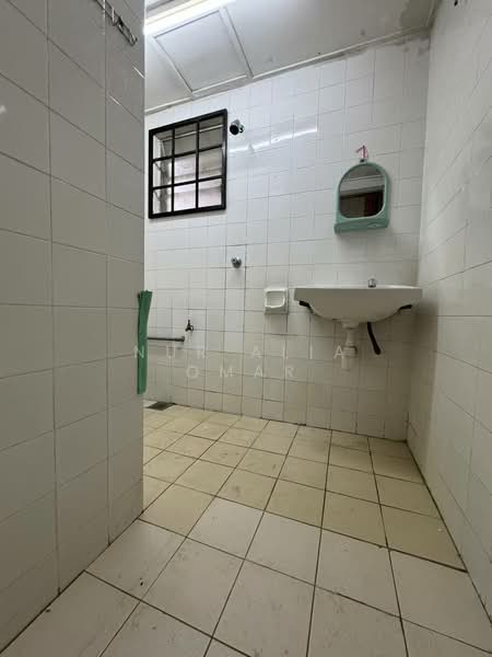 3-storey Terraced House for Sale in Kota Kemuning (Shah Alam) - Nur Alia Omar - Bathroom - PropertyGuru.com.my