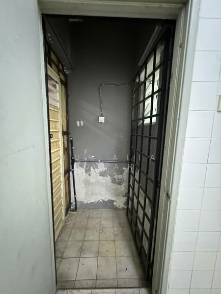 3-storey Terraced House for Sale in Kota Kemuning (Shah Alam) - Nur Alia Omar - Entrance - PropertyGuru.com.my