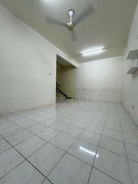 3-storey Terraced House for Sale in Kota Kemuning (Shah Alam) - Nur Alia Omar - Living Room - PropertyGuru.com.my
