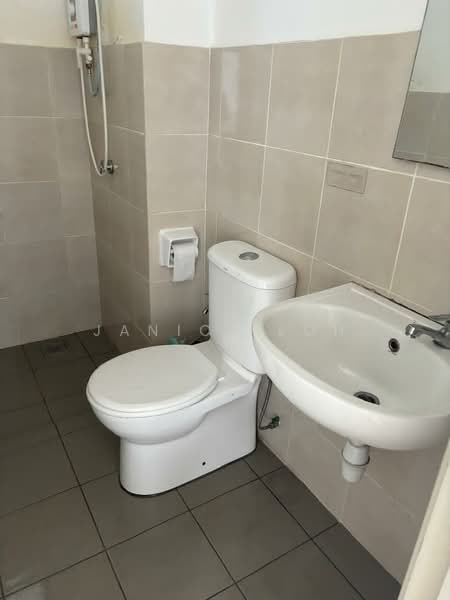 Pangsapuri untuk Dijual di Safira Apartment - Janice Loh - Bathroom - PropertyGuru.com.my