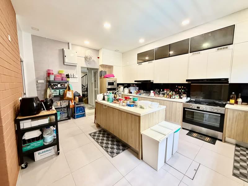 3-storey Terraced House for Sale in Taman Setiawangsa (Setiawangsa) - Aizuddin Ali - Kitchen - PropertyGuru.com.my