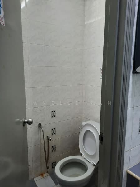 Pejabat untuk Disewa di Petaling Jaya (Selangor) - Janelle Tan - Bathroom - PropertyGuru.com.my