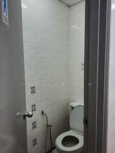 Pejabat untuk Disewa di Petaling Jaya (Selangor) - Janelle Tan - Bathroom - PropertyGuru.com.my