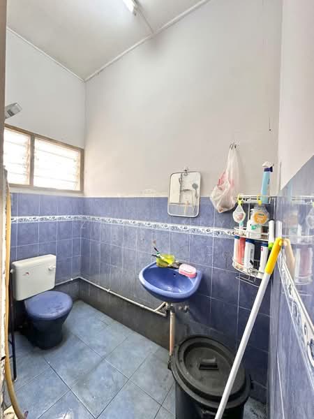 1-storey Terraced House for Sale in Seksyen 2 Bandar Baru Bangi (Bandar Baru Bangi) - Zamshary Budin - Bathroom - PropertyGuru.com.my