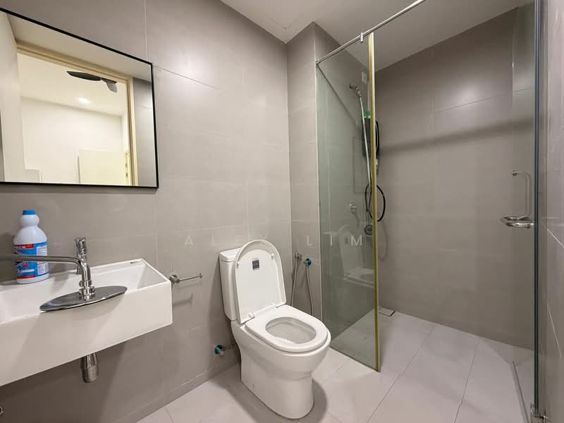 Kondominium untuk Disewa di Ferringhi Residence 2 - Alex Lim - Bathroom - PropertyGuru.com.my