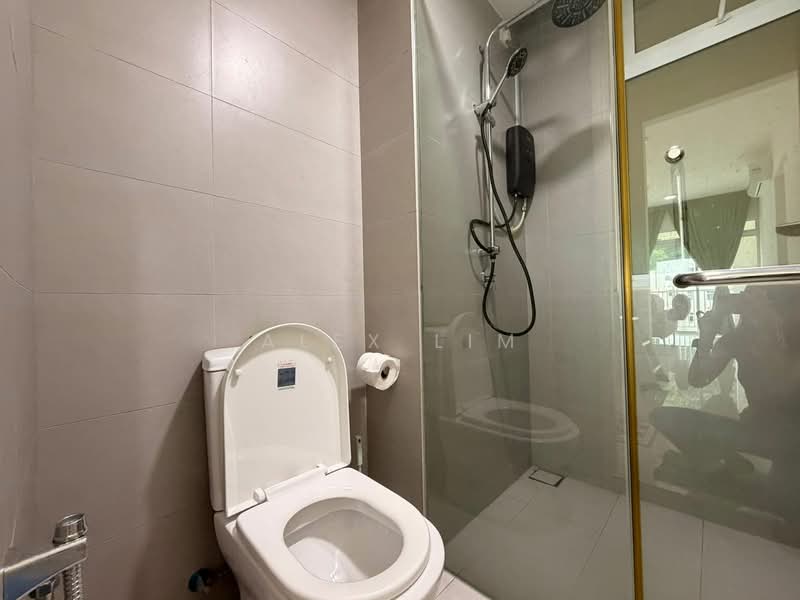 Kondominium untuk Disewa di Ferringhi Residence 2 - Alex Lim - Bathroom - PropertyGuru.com.my