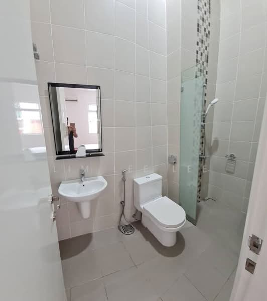 Semi-Detached House for Sale in Setia Eco Park (Setia Alam) - Lim Lee Lee - Bathroom - PropertyGuru.com.my