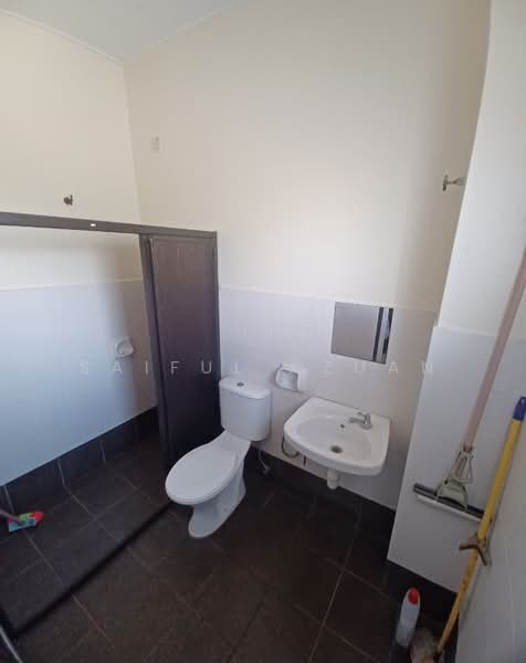 Terraced House for Sale in Bandar Putera 2 (Klang) - Saiful Azuan - Bathroom - PropertyGuru.com.my