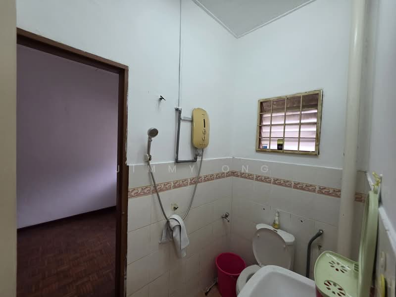 Rumah Teres untuk Dijual di Seksyen 32, Kemuning Green Ville (Shah Alam) - Jimmy Ong - Bathroom - PropertyGuru.com.my
