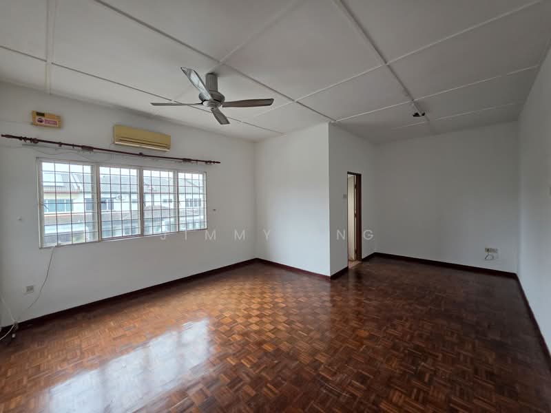 Rumah Teres untuk Dijual di Seksyen 32, Kemuning Green Ville (Shah Alam) - Jimmy Ong - Living Room - PropertyGuru.com.my